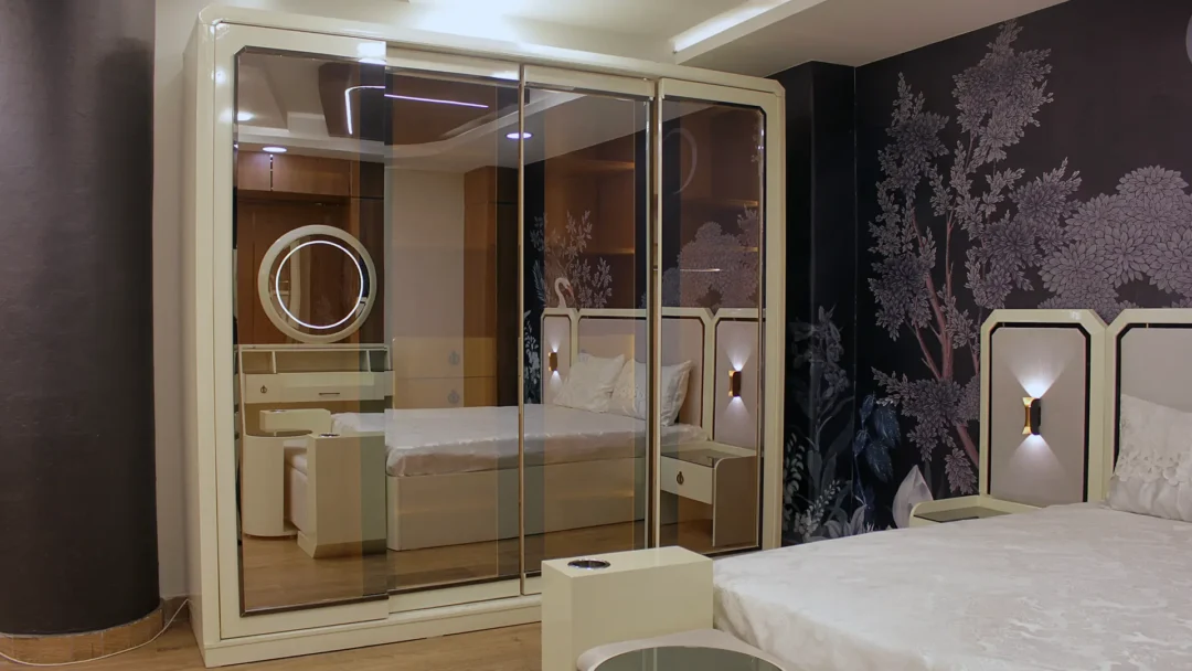 غرفة نوم بيج مودرن بخشب الزان الأحمر