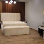 غرفة نوم إميليا كاملة (سرير مع بانكيت + 2 كمود + تسريحة مع بف + دولاب كبير)