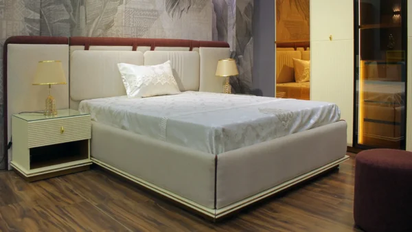 White Queen Bedroom - Image 4
