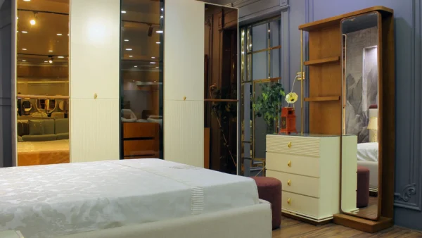 White Queen Bedroom - Image 3