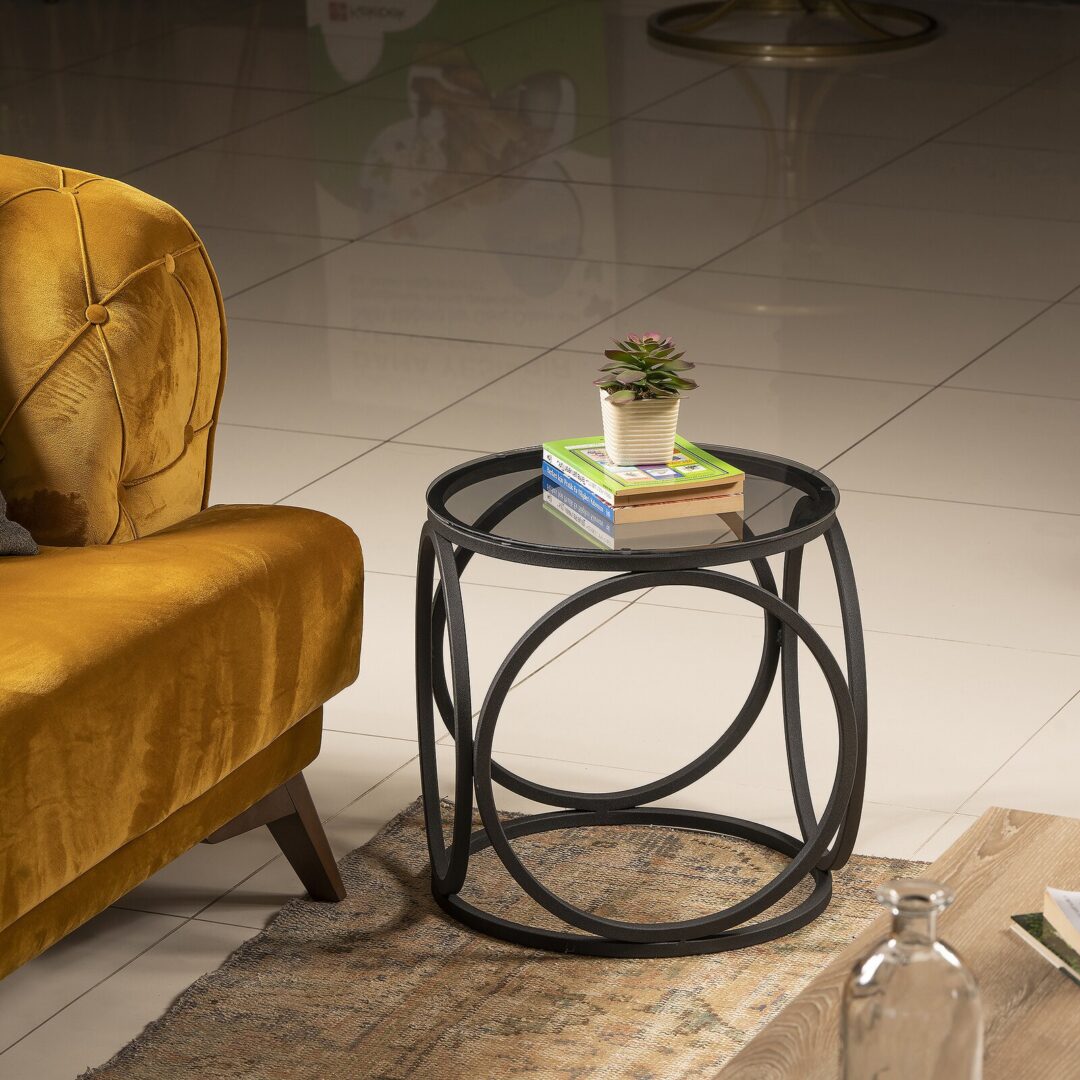 ترابيزة جانبية ST.92 بمقاس 40×40×45 سم من ستيل وزجاج بطلاء إلكترواستاتيكي